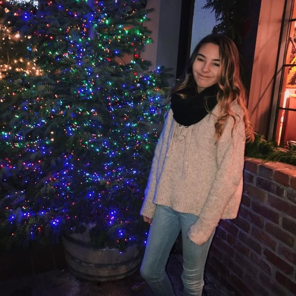 Meet your Posher, Bailee - Picture 1 of 1